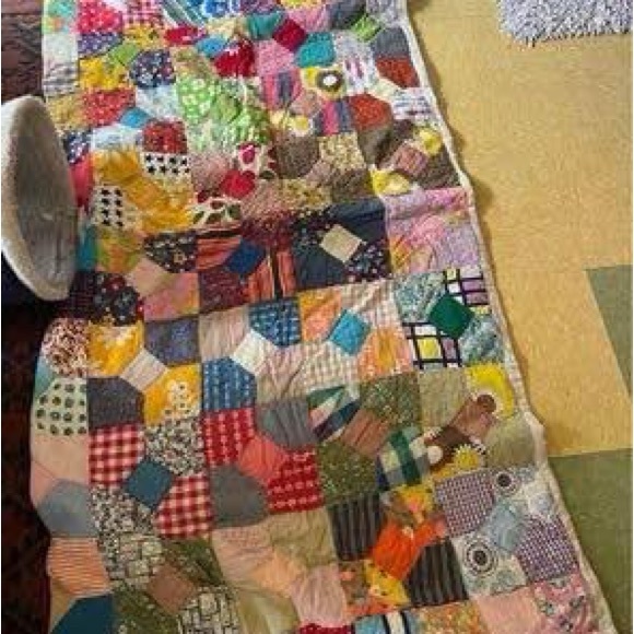 Beautiful TWIN hand stitched quilt